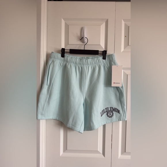 Lululemon Scuba Oversized MR Short 7” Graphic - Picture 1 of 5